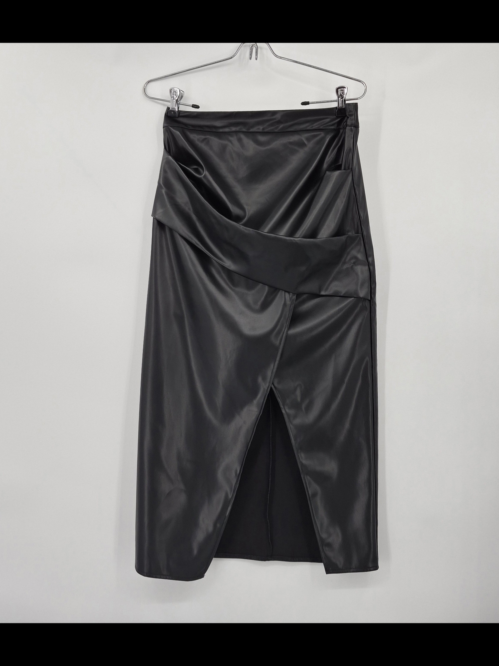 Commense Ruched Slit PU Leather Midi Skirt Size Medium Black Sleek Sexy